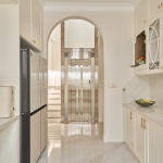 THIN HOUSE